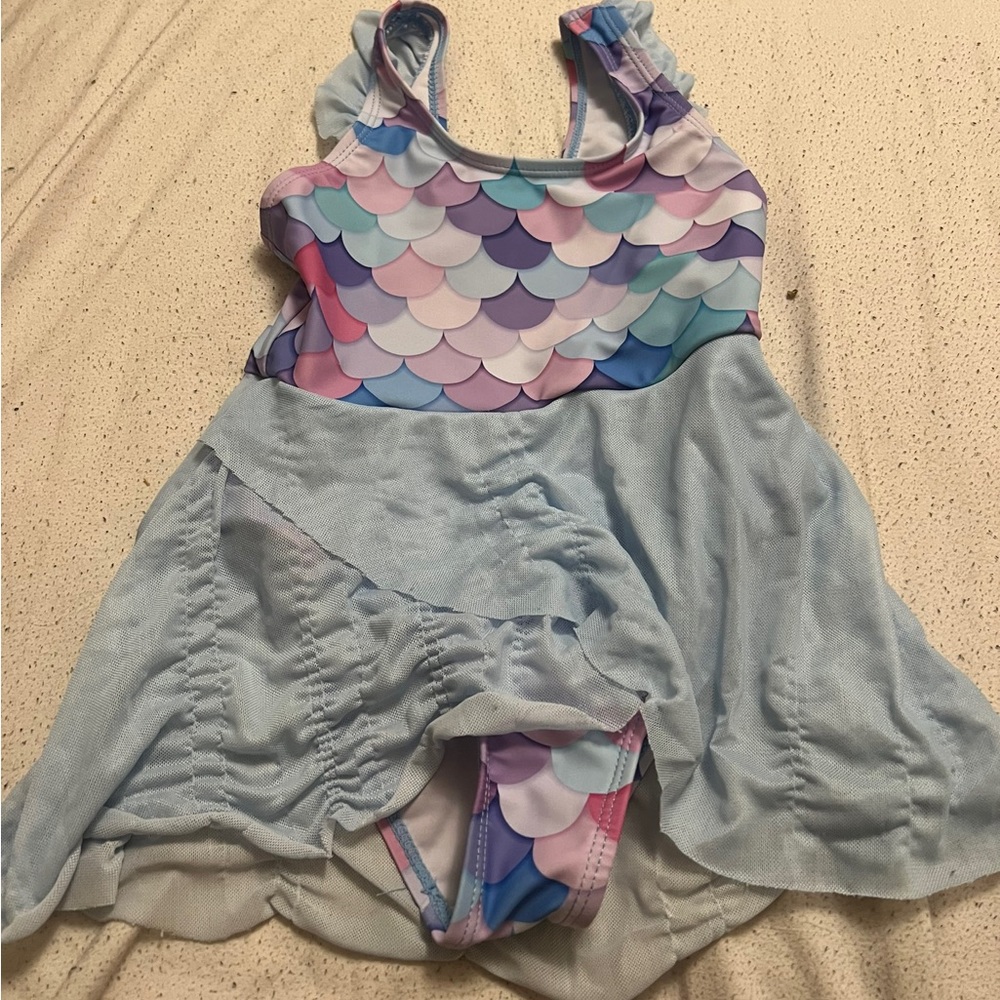 Girls swimsuit size 5